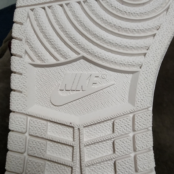 Nike Air Jordan - Picture 3 of 4